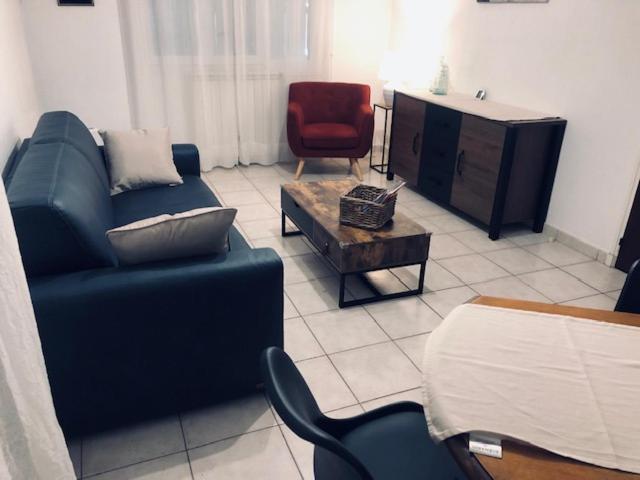 Votre Sejour A Sanary Dans Bas De Villa Avec Terrasse Vegetalisee Et Abritee Exposition Est Sud Ouest A 400M Du Centre Ville En Zone Pietonne Ou Tout Peut Se Faire A Pied Sanary-sur-Mer Dış mekan fotoğraf